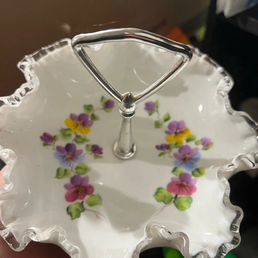 MILK GLASS SUGAR BOWL - Picture 2 of 5